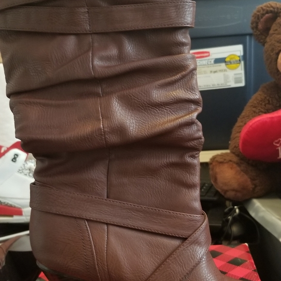 Burgundy - Picture 5 of 5